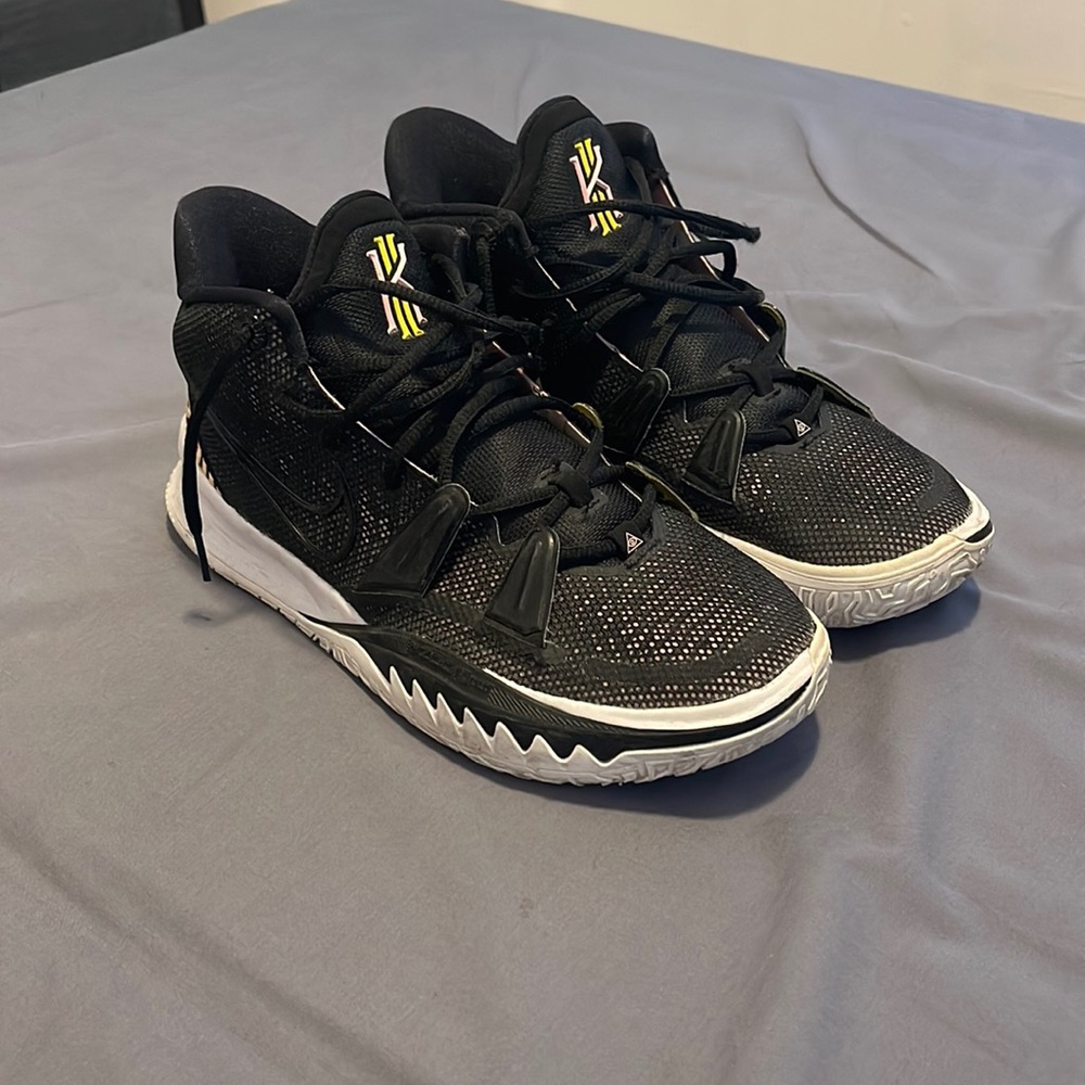 Kyrie 7 black yellow pink men’s size 10